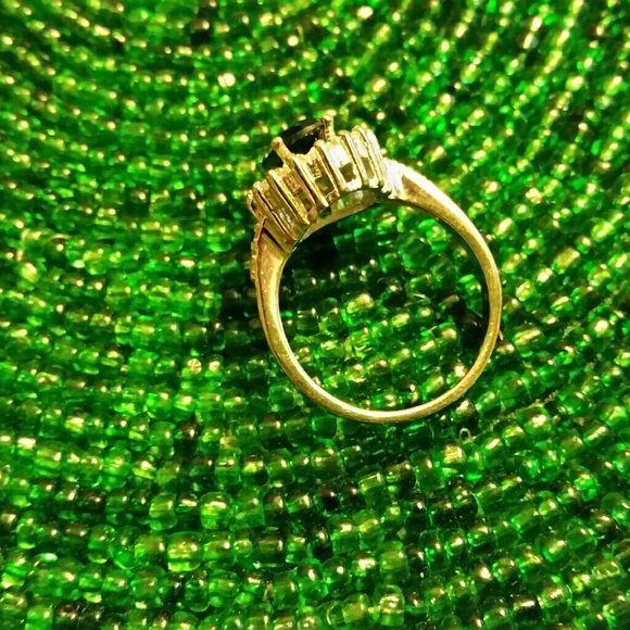 .925 Silver Oval Green Quartz & White Topaz Ring - Picture 3 of 7